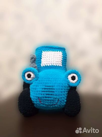 Вязаный синий трактор. Игрушки ручной работы