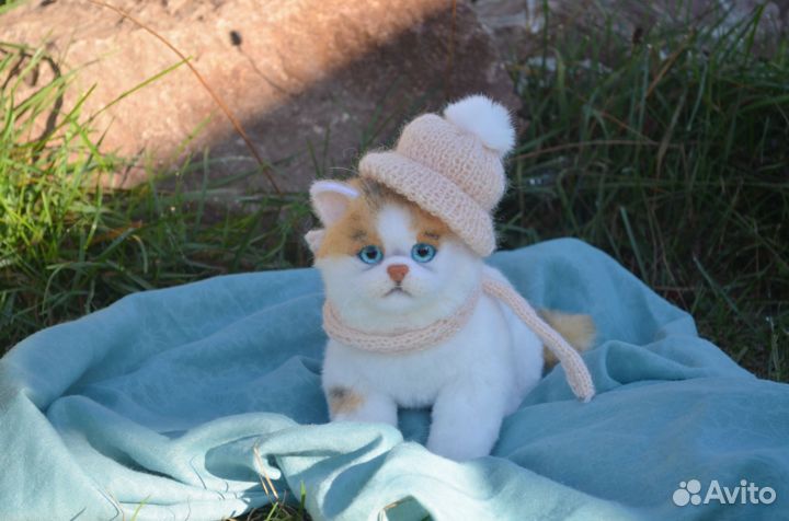 Игрушка ручной работы. Котёнок