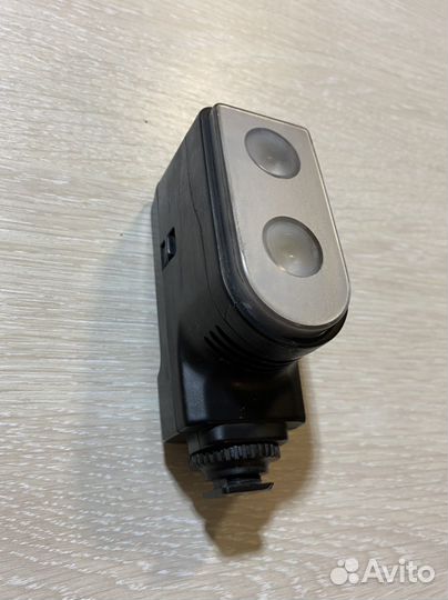 Накамерный видеосвет St-led5004