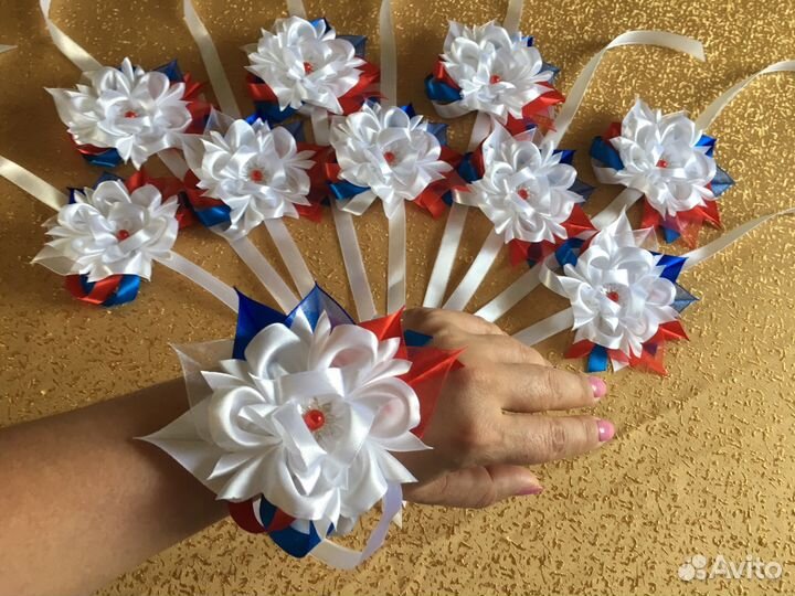 Бабочка+цветок на руку для выпускного вечера
