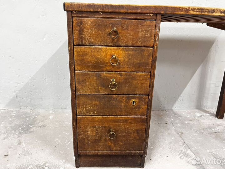 Старинный письменный стол