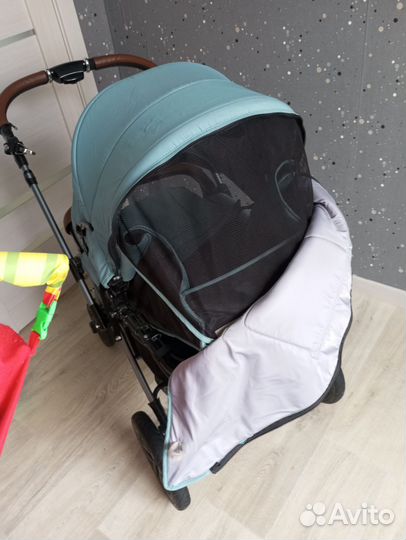 Прогулочная коляска