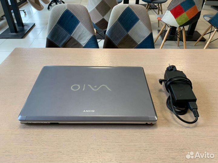 Большой 16.4 дуймовый Full HD Sony в Идеале