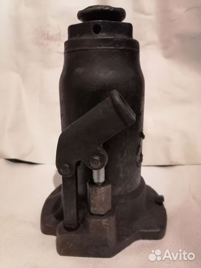 Домкрат для грузовых автомобилей