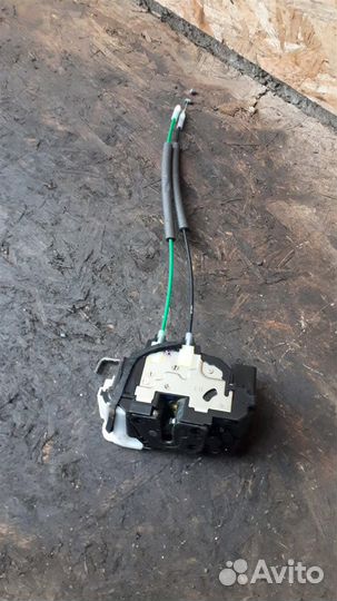 Замок двери передней левой Hyundai i20 2008-2014