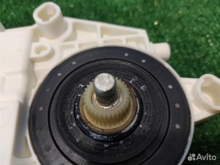 Мотор стеклоподъёмника передний левый Peugeot 407