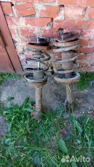 Передние стойки на митсубиси оутлендер 1 поколения