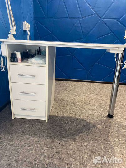 Маникюрный стол складной бу