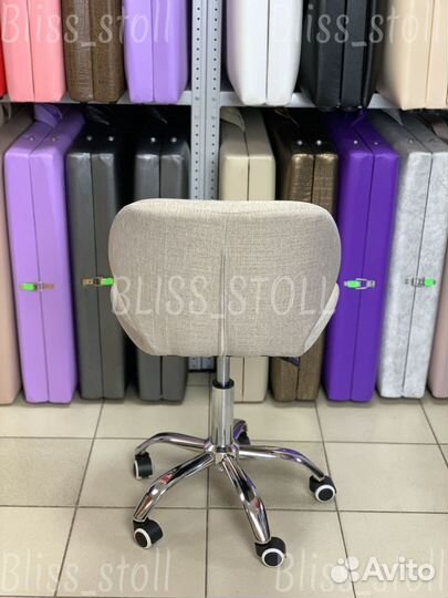 Стул на колесах