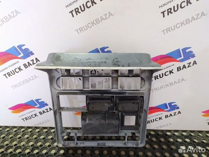 504218042 Панель торпеды Iveco Stralis