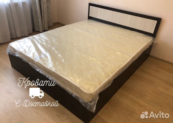 Кровать двуспальная с матрасом