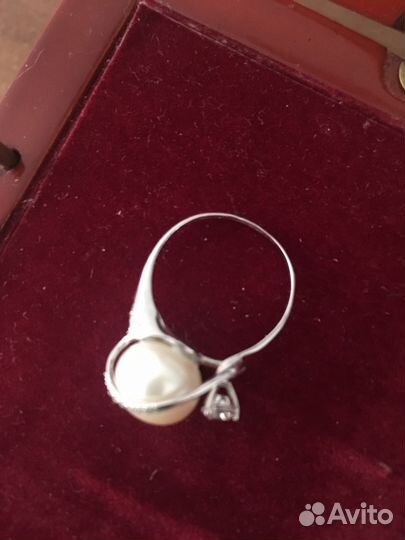 Кольцо из белого золота