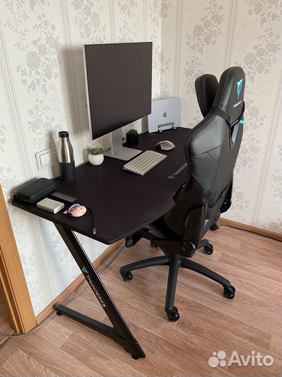 Компьютерный стол ThunderX3