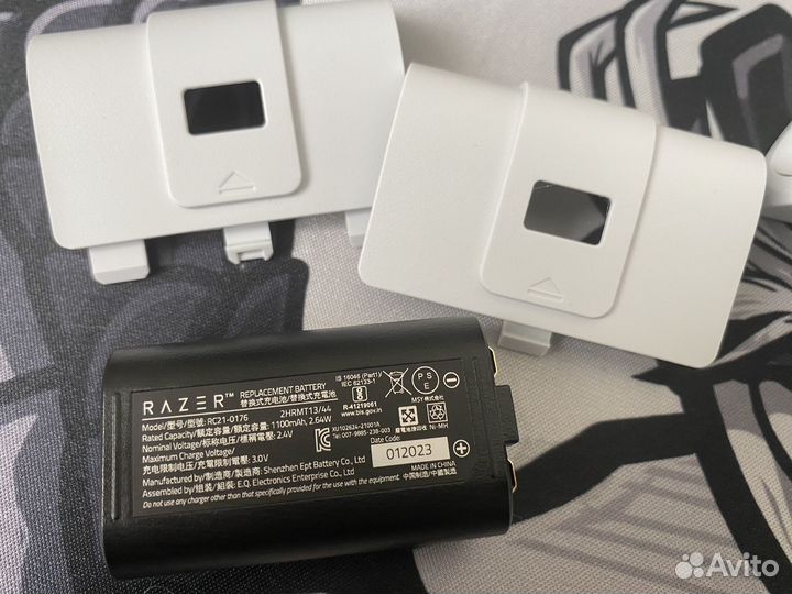 Razer Charging Stand for Xbox, Robot White