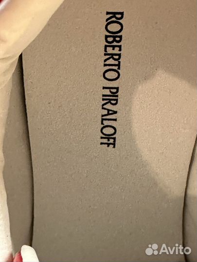 Кроссовки женские