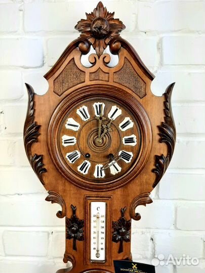 Часы настенные с барометром