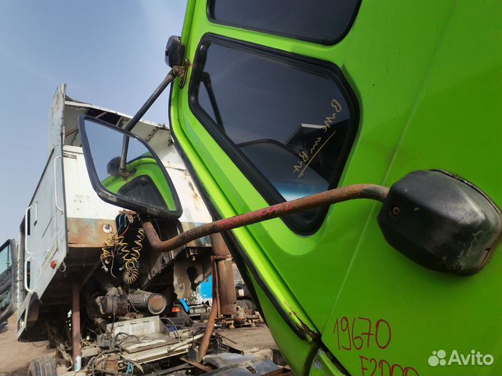 Стойка зеркала левая MAN F2000 F90