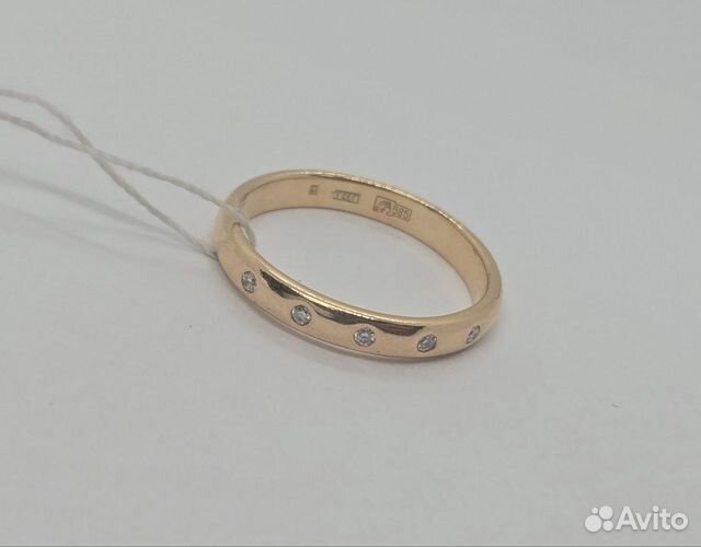 Обручальное кольцо с природным камнем Золото