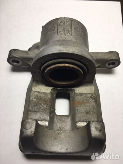 Toyota rav4 2.0 2006-2013 Тормозной суппорт правый