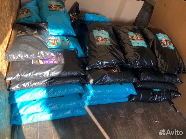 Корм для собак и кошек Премиум и Холистик