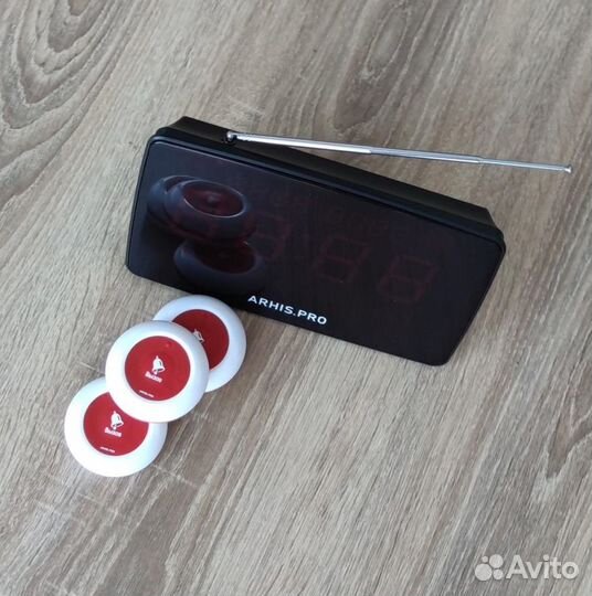 Кнпока вызова официанта и табло отображения вызова