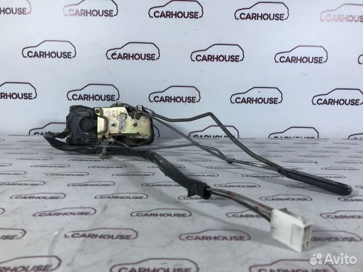 Замок двери передний правый Mitsubishi Chariot 2.4