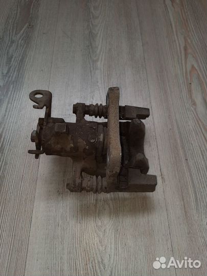 Суппорт тормозной задний Renault megane 3 Лев