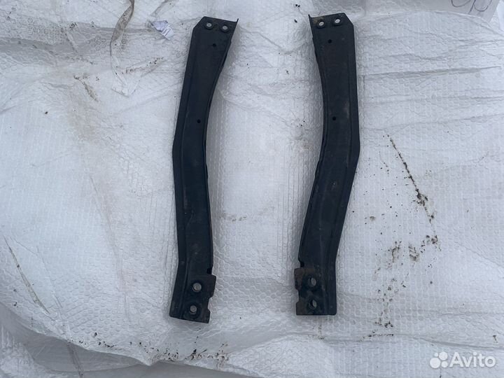 Балка подрамника аутлендер 3