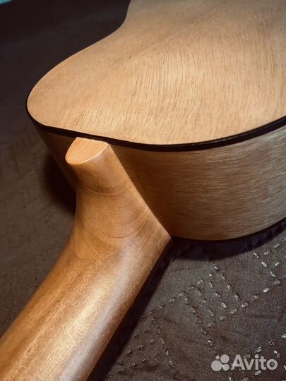 Гиталеле Yamaha GL1