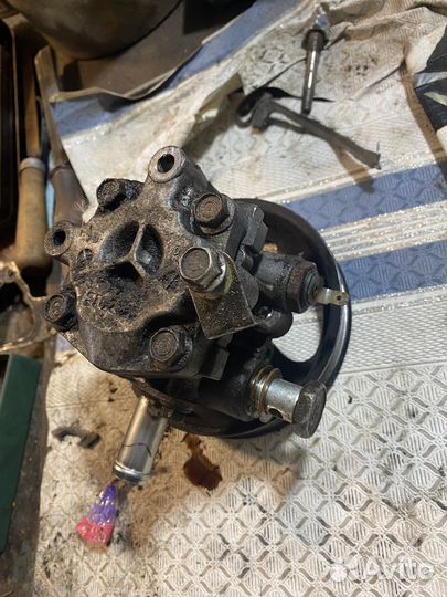 Насос гура для lancer 10