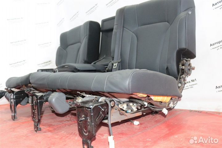 Второй ряд сидений задний Toyota Land Cruiser 200