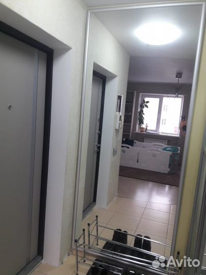 Зеркало настенное в раме