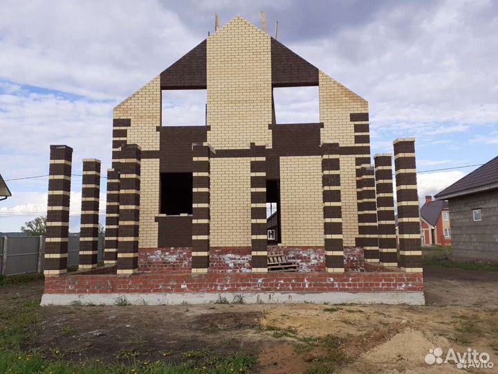 Бригада строителей каменщики