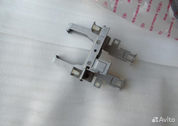 Штатный подлокотник Kia Rio Kia X-Line 2017-2023