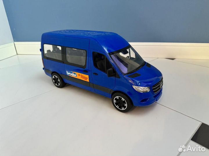 Автомобиль Bruder Mersedes Sprinter