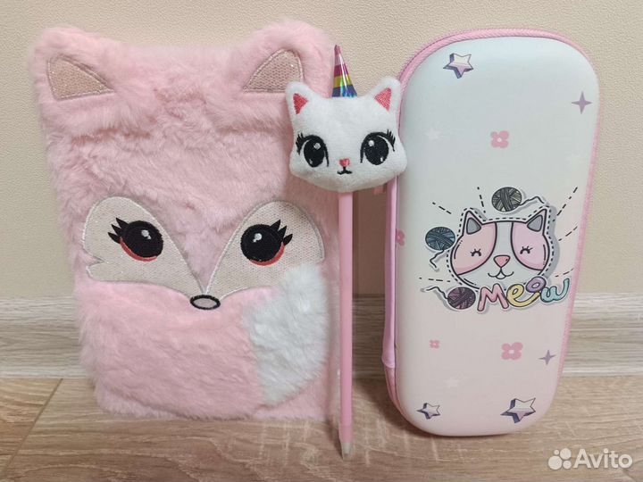 Набор (блокнот, пенал, ручка)