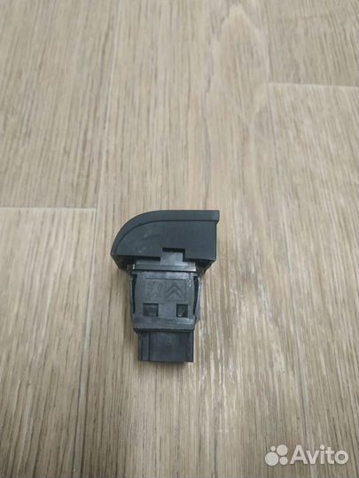 Кнопка центрального замка Peugeot 207 (2006-2013)