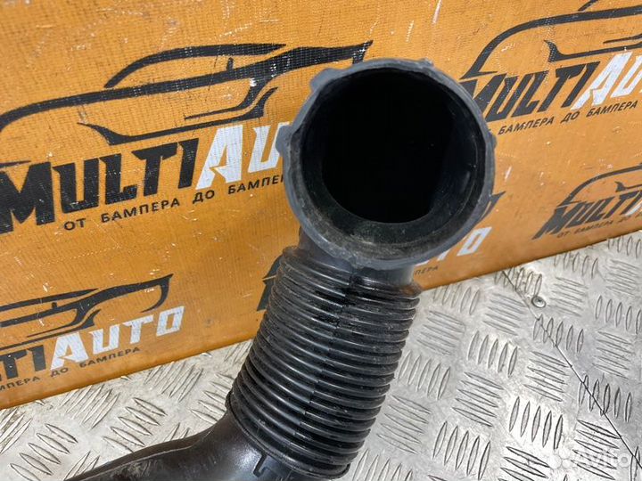 Патрубок воздушного фильтра правый Land Rover