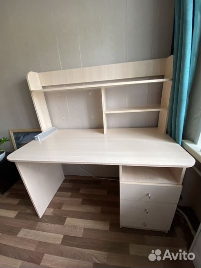 Письменный стол