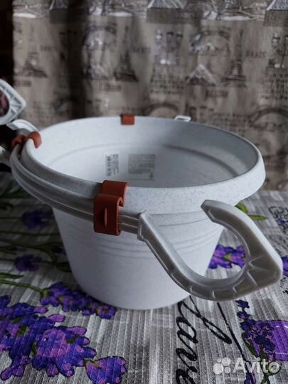 Горшок для цветов белый