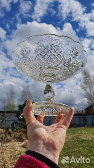 Ваза на ножке ананасы