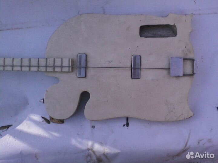 Корпус от бас гитары