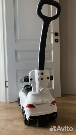 Машинка каталка толокар с ручкой