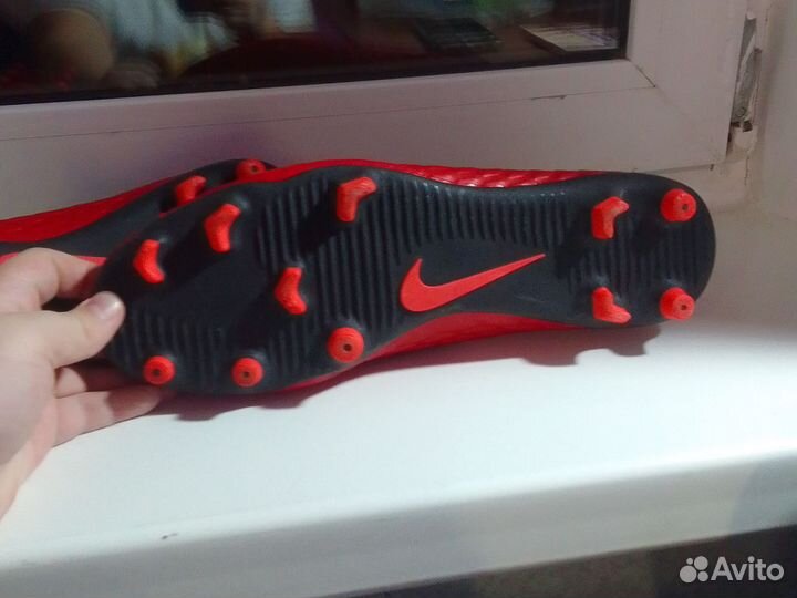 Футбольные бутсы nike hypervenom