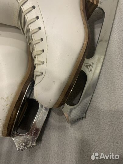 Фигурные коньки Jackson freestyle