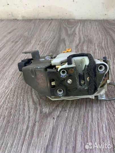 Замок двери передний правый Opel Agila A хетчбэк