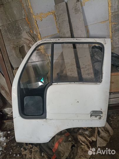 Дверь Ниссан атлас 200