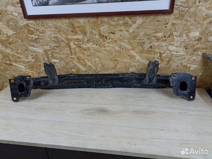 Усилитель бампера задний Land Rover Discovery