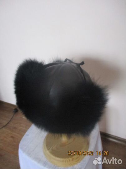 Мужская зимняя кожаная шапка с мехом