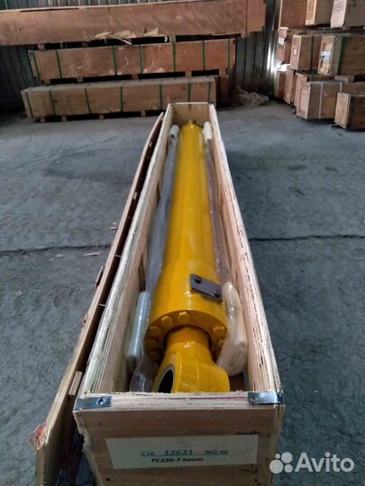Гидроцилиндр стрелы 707-01-0A350 Komatsu PC220-7